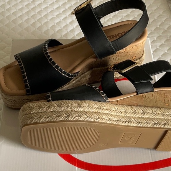 Blondo Gillian Wedge Sandels - Picture 4 of 6